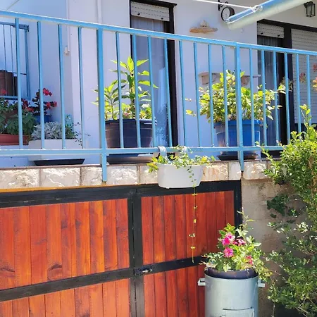 In Mit Terrasse Und Garten By Interhome *